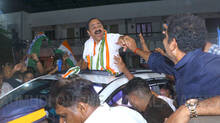 vd-satheesan-gets-warm-welcome-from-udf-activists-at-ernakulam