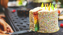 women-had-to-pay-bill-for-cutting-cake-she-brought-from-outside