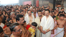 vd-satheesans-controversial-guruvayoor-temple-visit-clean-chit-from-guruvayoor-dewaswom-board