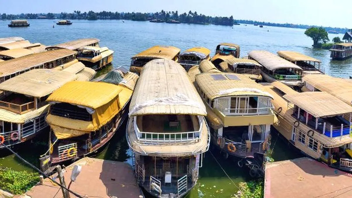 houseboat