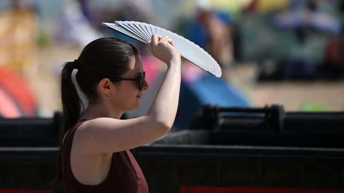 woman-hiding-from-heat