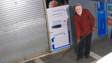thief-wearing-pm-modi-mask-steals-expensive-mobile-phones