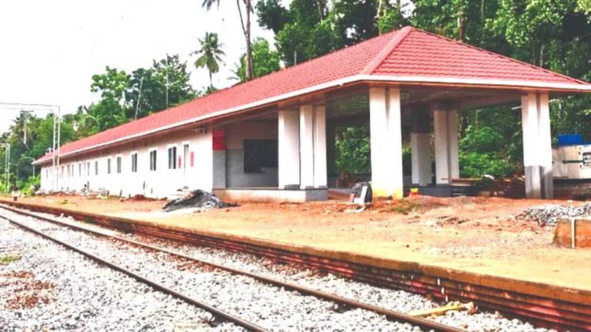 മേലാറ്റൂർ ക്രോസിംഗ് സ്റ്റേഷൻ 
കമ്മിഷന് തയ്യാറെടുക്കുന്നു