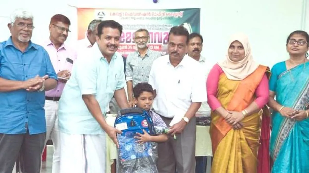അനുമോദിച്ചു