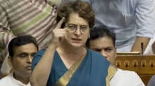 priyanka-gandhi-student-protest-pellet-guns-delhi