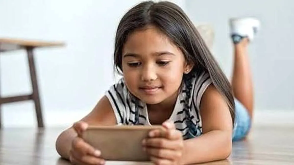 kid-using-phone kid-using-phone