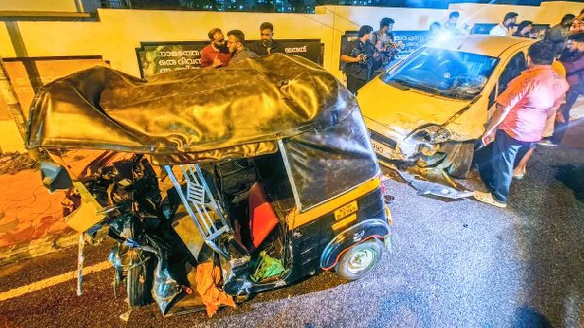 നിയന്ത്രണംവിട്ട കാറിടിച്ച് ബൈക്ക് 
യാത്രികന്റെ കാൽ അറ്റുതെറിച്ചു
അപകടം പാറ്റൂരിൽ ഇന്നലെ വൈകിട്ട്
ഓട്ടോ ഡ്രൈവർക്കുൾപ്പെടെ ഗുരുതര പരിക്ക്
കാറിലുണ്ടായിരുന്നവർ കസ്റ്റഡിയിൽ