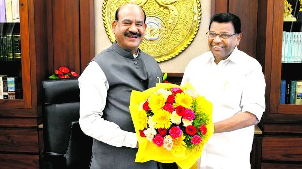 ഓം ബിർളയെ സന്ദർശിച്ച് തിരുവഞ്ചൂർ