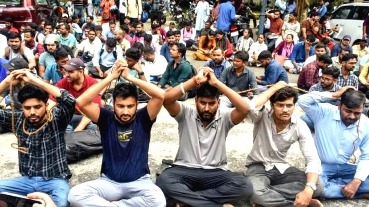 പരീക്ഷാ ക്രമക്കേട് ,  ജാർഖണ്ഡിൽ 
യുവജന രോഷം