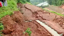 wall-of-the-national-highway-collapsed-at-elayavoor-kannur