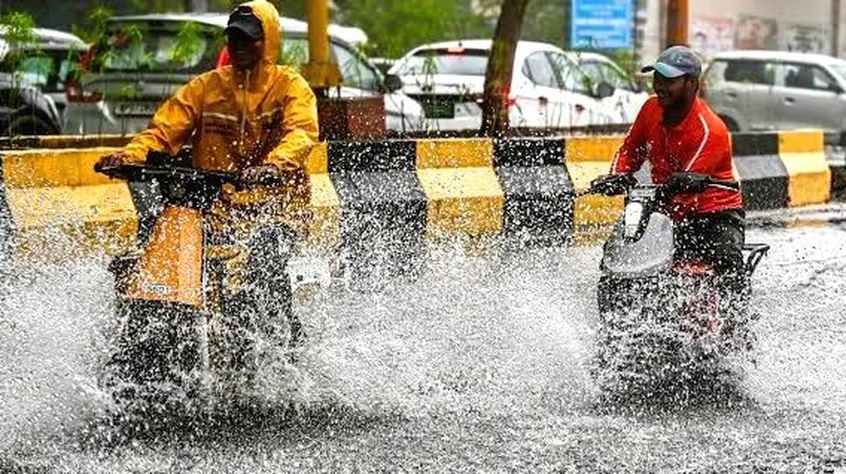 മഴയുടെ ശക്തി
 കുറഞ്ഞു
