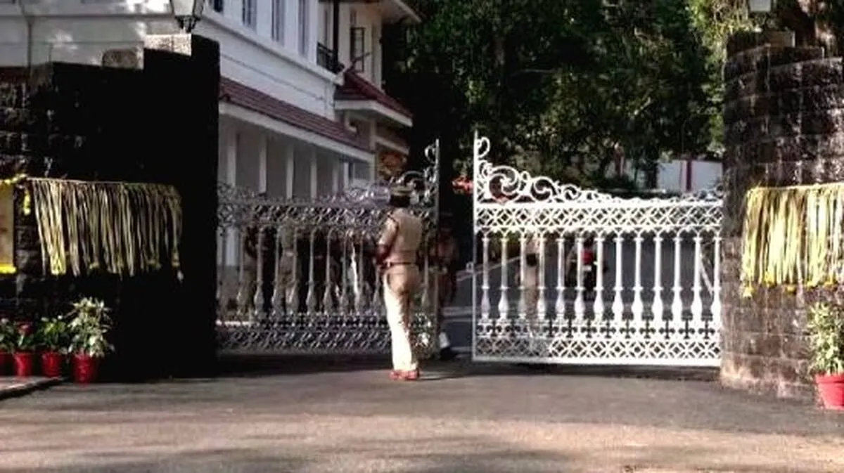 മുഴുവൻ ആലപിക്കാൻ 
നിർദ്ദേശിച്ചിട്ടില്ല: ലോക്ഭവൻ 