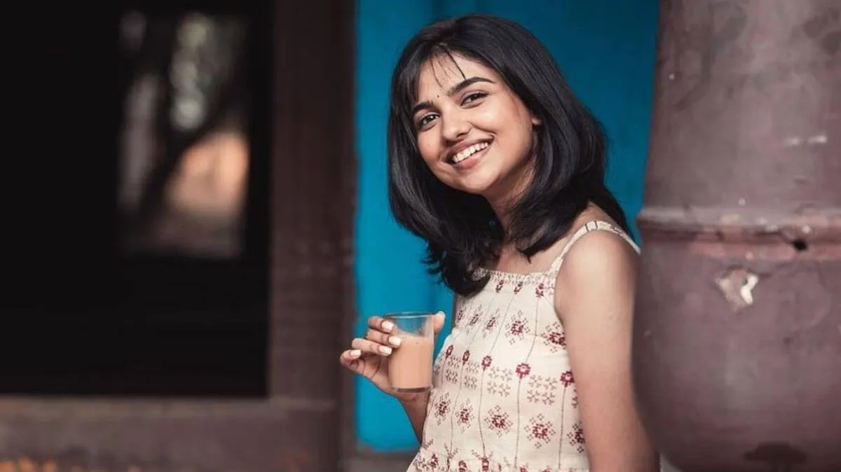 200 കോടിയുടെ മൂന്ന് ചിത്രങ്ങളിലെ നായിക,  മമിത ബൈജുവിന്റെ ആസ്‌തി എത്രയെന്നോ? കളക്ഷനിൽ ആഡംബര കാറുകളും