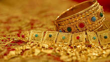 gold-price-falls-stock-market-rupee-pressure