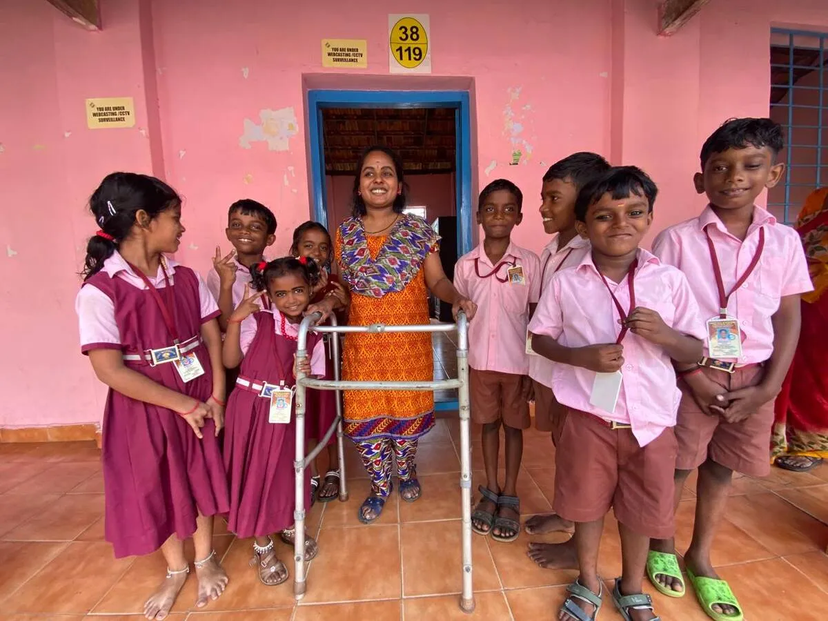 പരിമിതികളെ പടികടത്തി
ദിവ്യ ടീച്ചർ