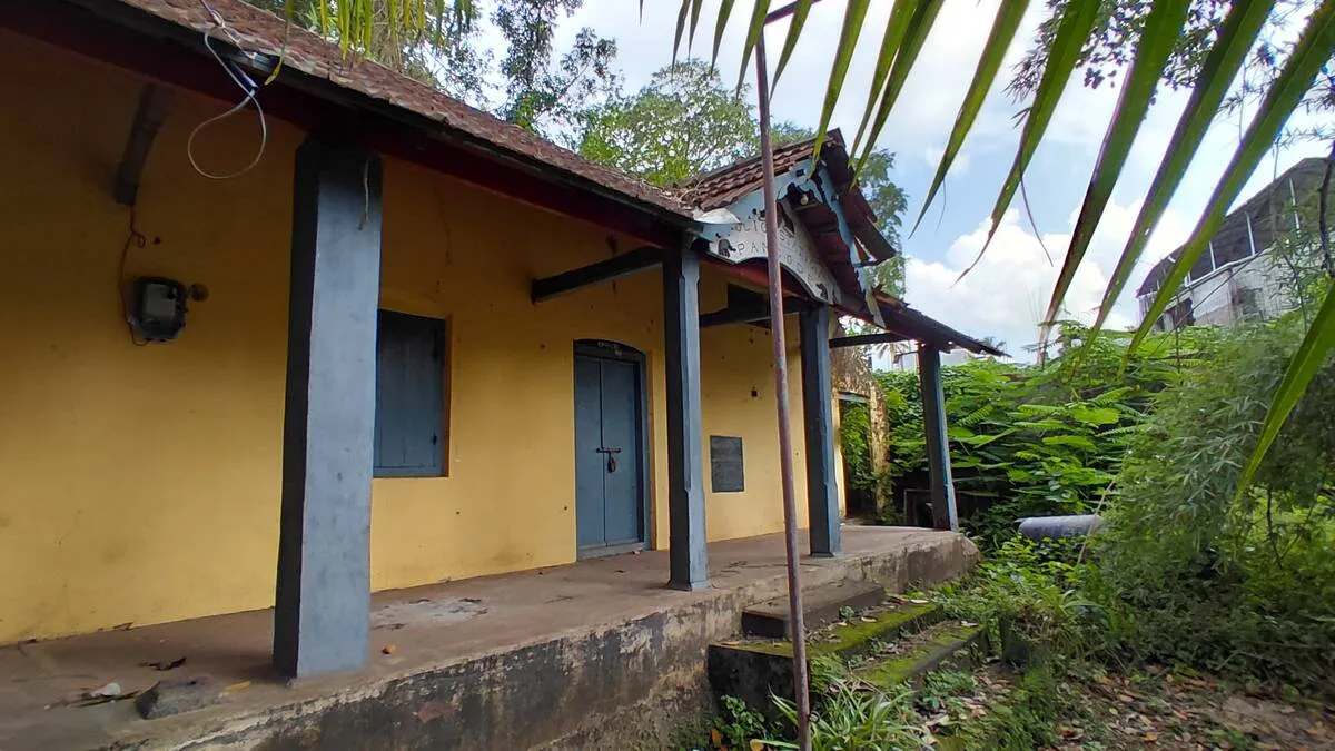 പാങ്ങോട് പഴയ പൊലീസ് സ്റ്റേഷൻ
ചിതലരിക്കുന്ന ചരിത്ര സ്മാരകം