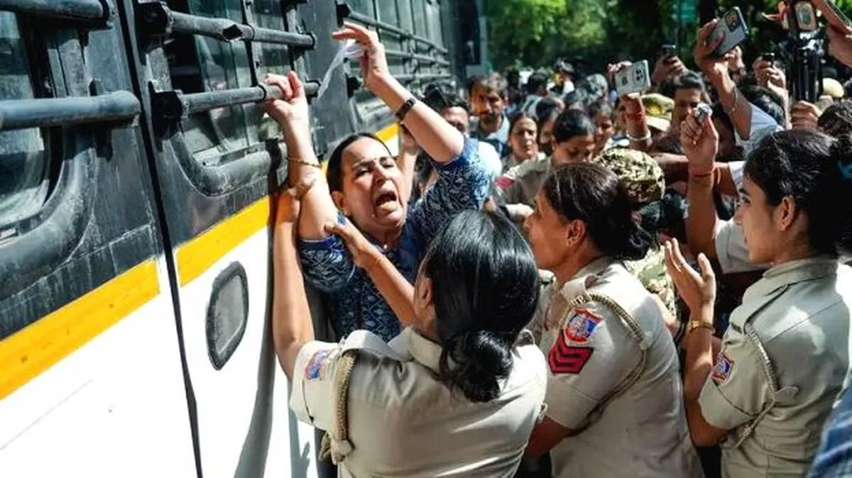 ജന്തർ മന്ദറിലേക്ക് പ്രവേശനമില്ല; സമരച്ചൂടേറ്റ്, ഇന്ത്യ ഗേറ്റും