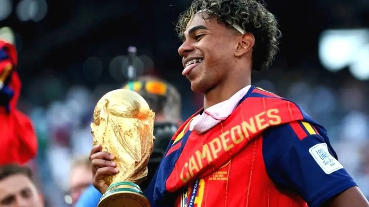 yamal-with-world-cup-