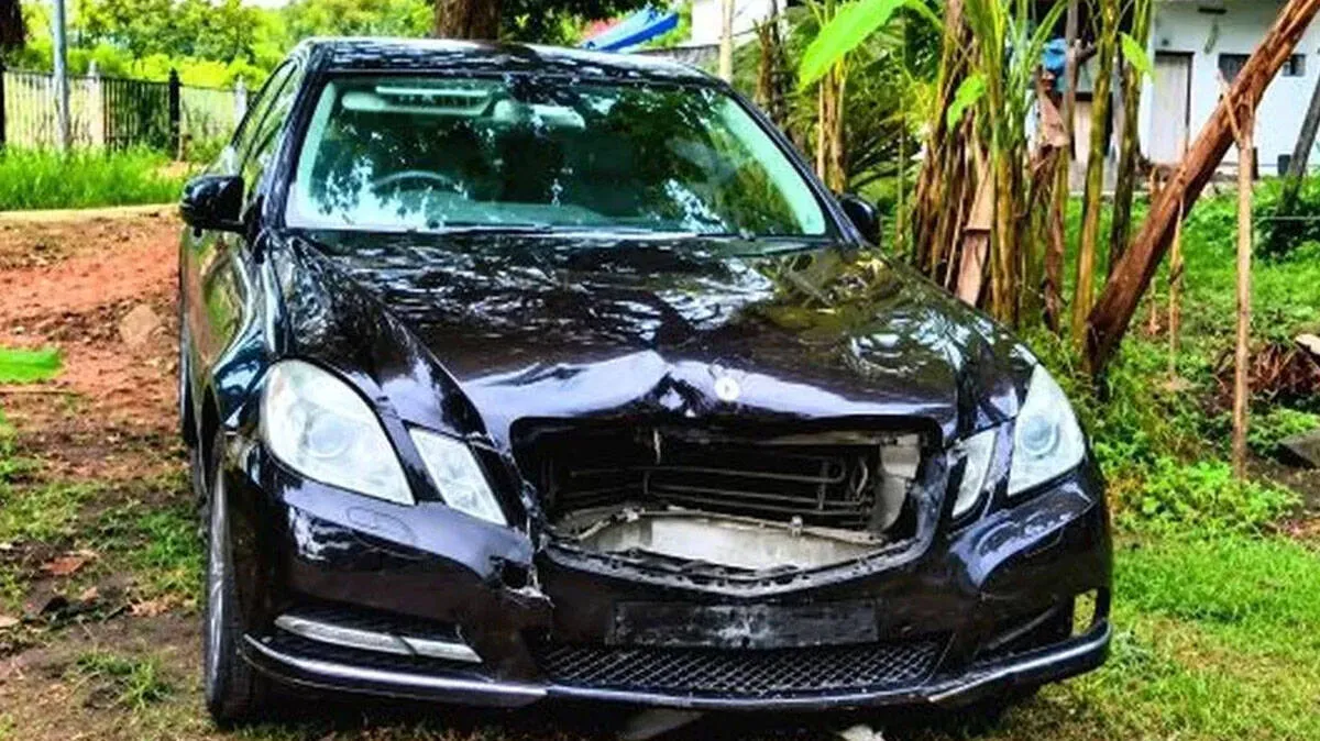 car-invovled-in-accident-